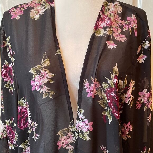 BLACK WITH PURPLE ROSES & BUTTERFLY SLEEVES CREPE DUSTER SIZE 2X BY LIVE 4 TRUTH - Picture 3 of 8